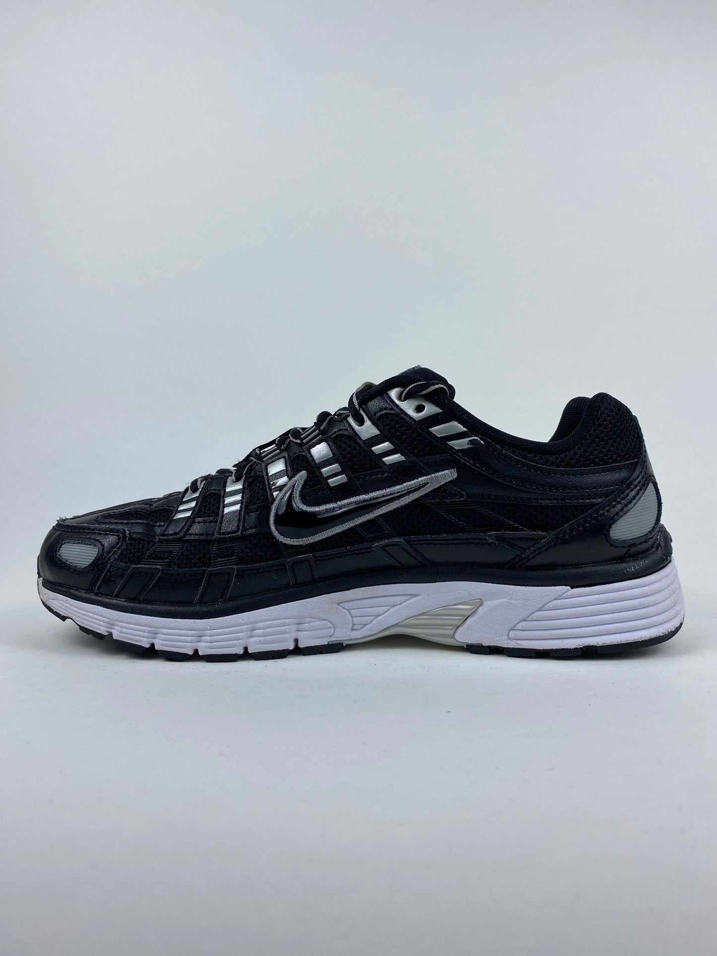 Nike P-6000 Black White Metallic Silver (Taille 40)