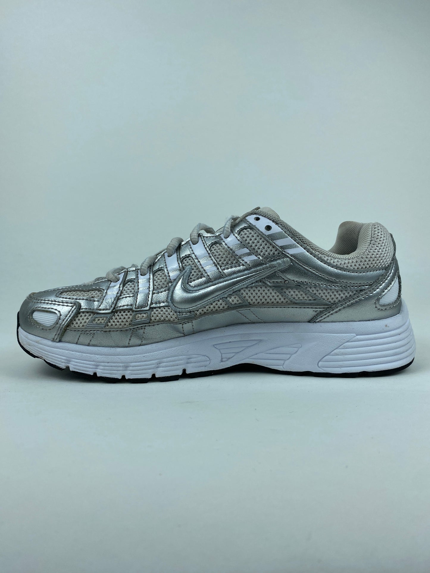 Nike P-6000 White Metallic Silver (Taille 39)