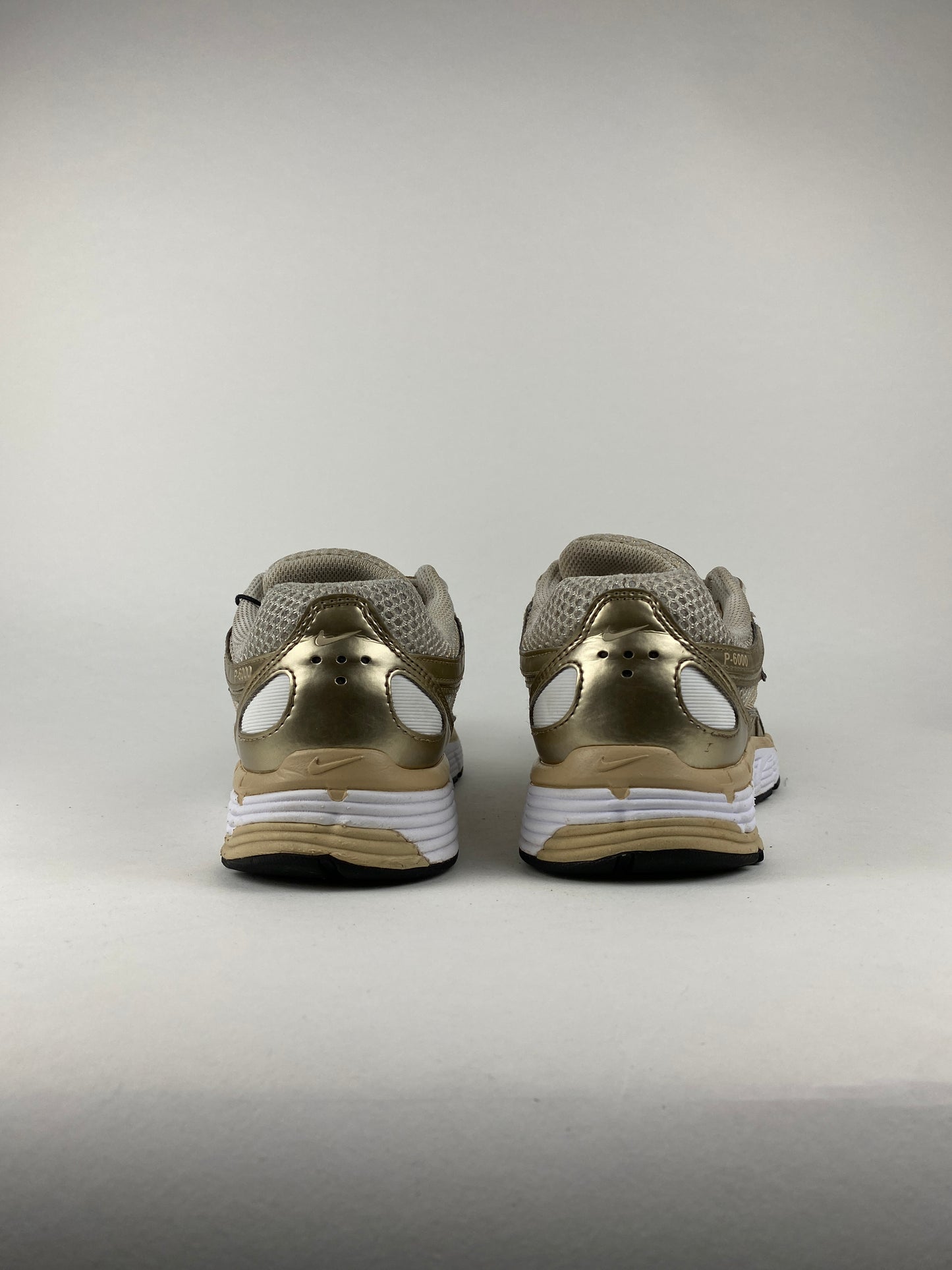 Nike P-6000 Gold (Taille 40,5)