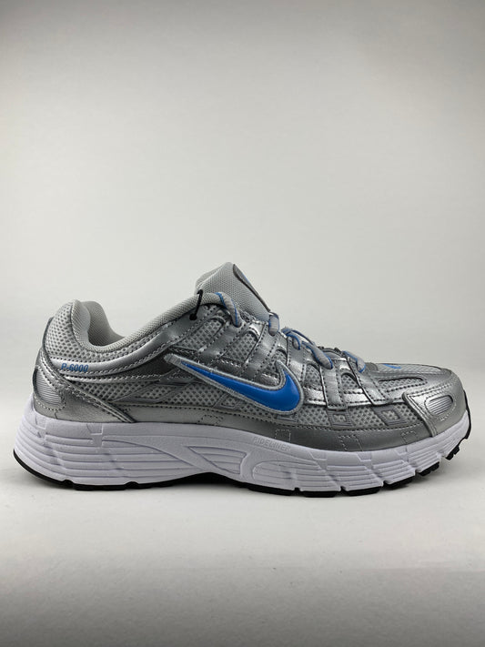 Nike P-6000 Metallic Platinum University Blue (Taille 38)