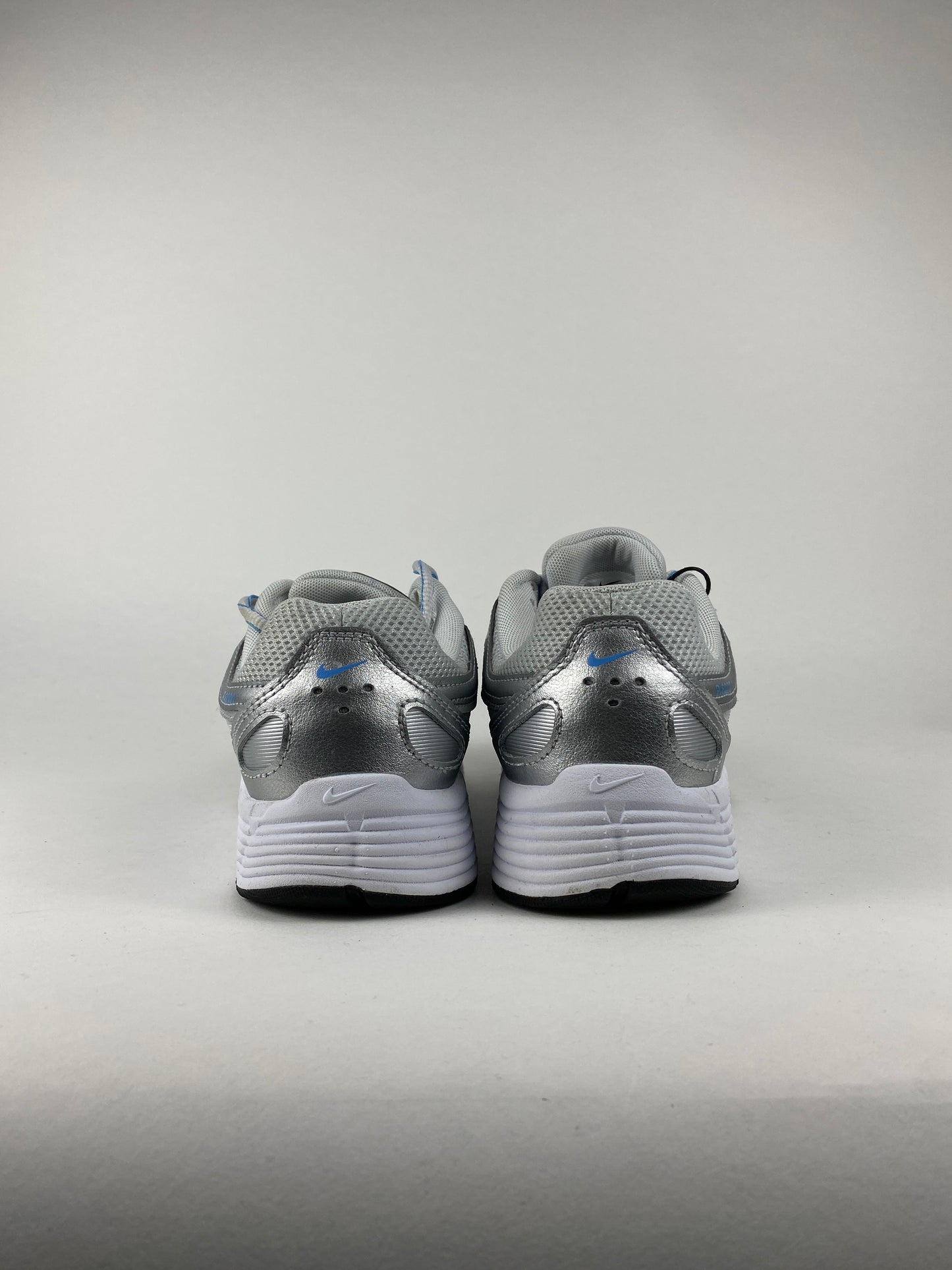 Nike P-6000 Metallic Platinum University Blue (Taille 38)