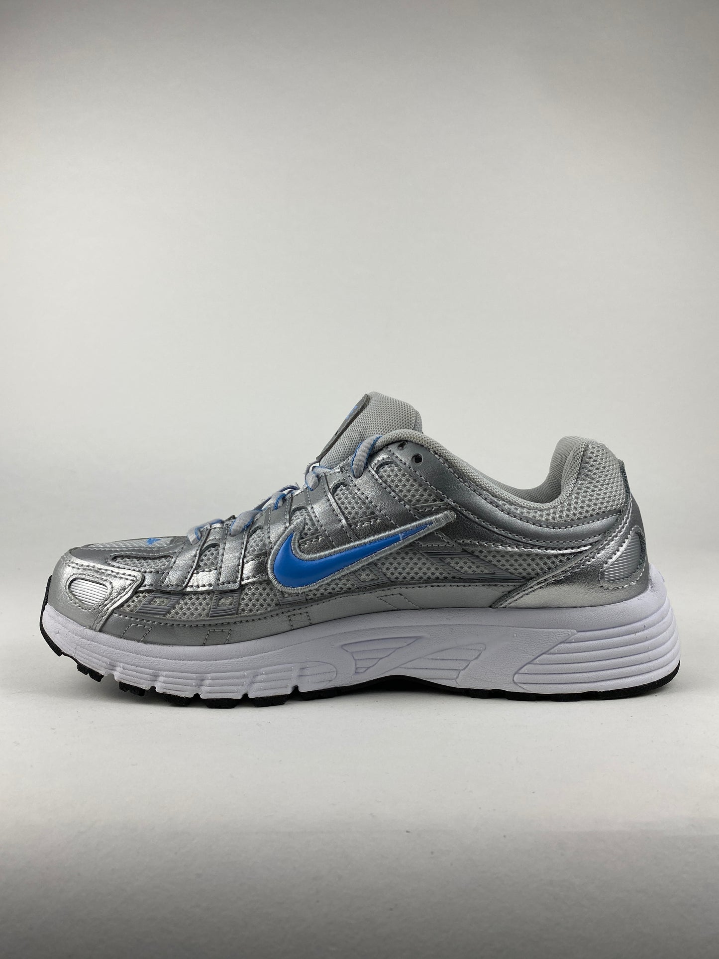 Nike P-6000 Metallic Platinum University Blue (Taille 38)