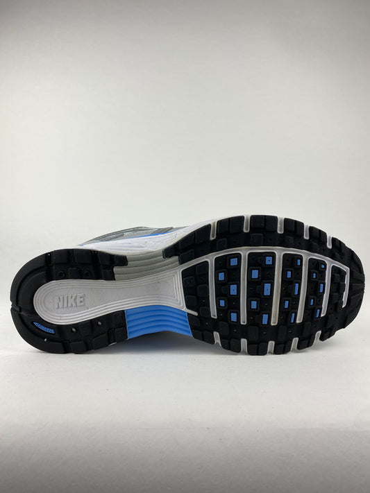 Nike P-6000 Metallic Platinum Pure Platinum Metallic Argenté University Bleu (Taille 42)