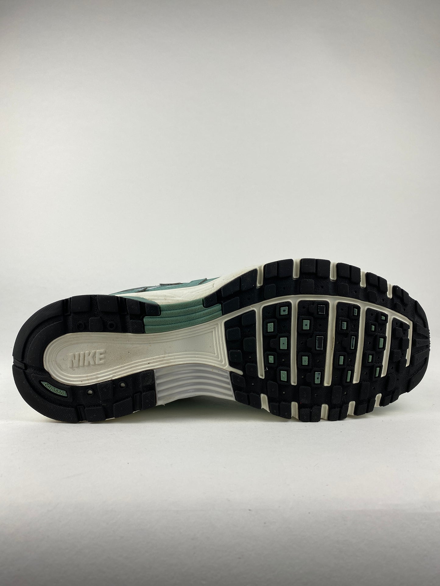 Nike P-6000 Cannon Pearl Platinum (Taille 41)