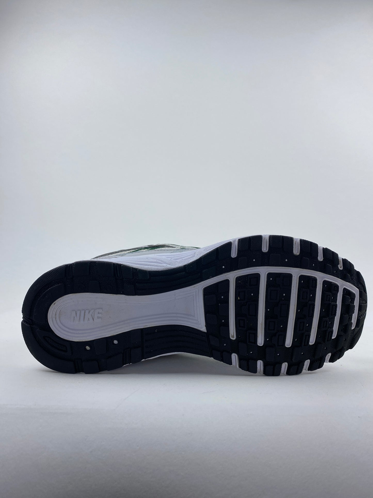 Nike P-6000 Vast Grey Fir (Taille 36,5)