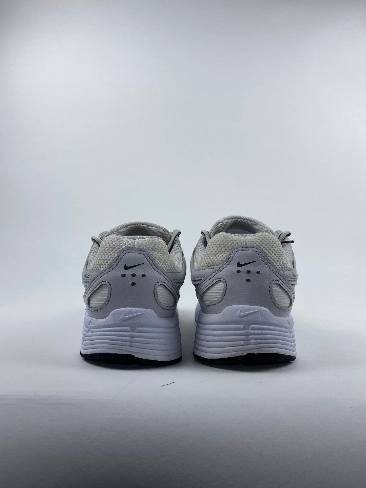 Nike P-6000 Vast Grey Fir (Taille 36,5)