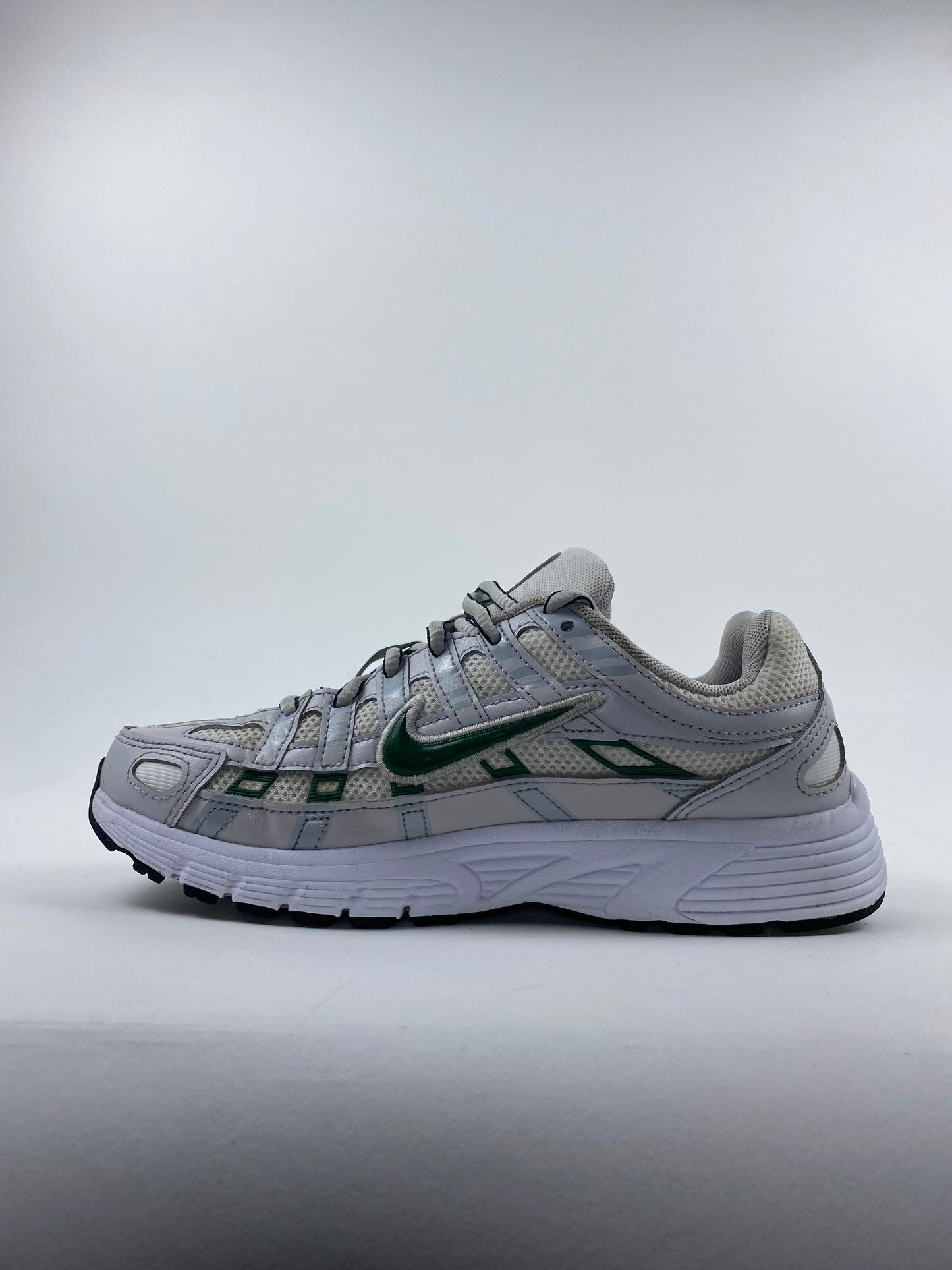 Nike P-6000 Vast Grey Fir (Taille 36,5)
