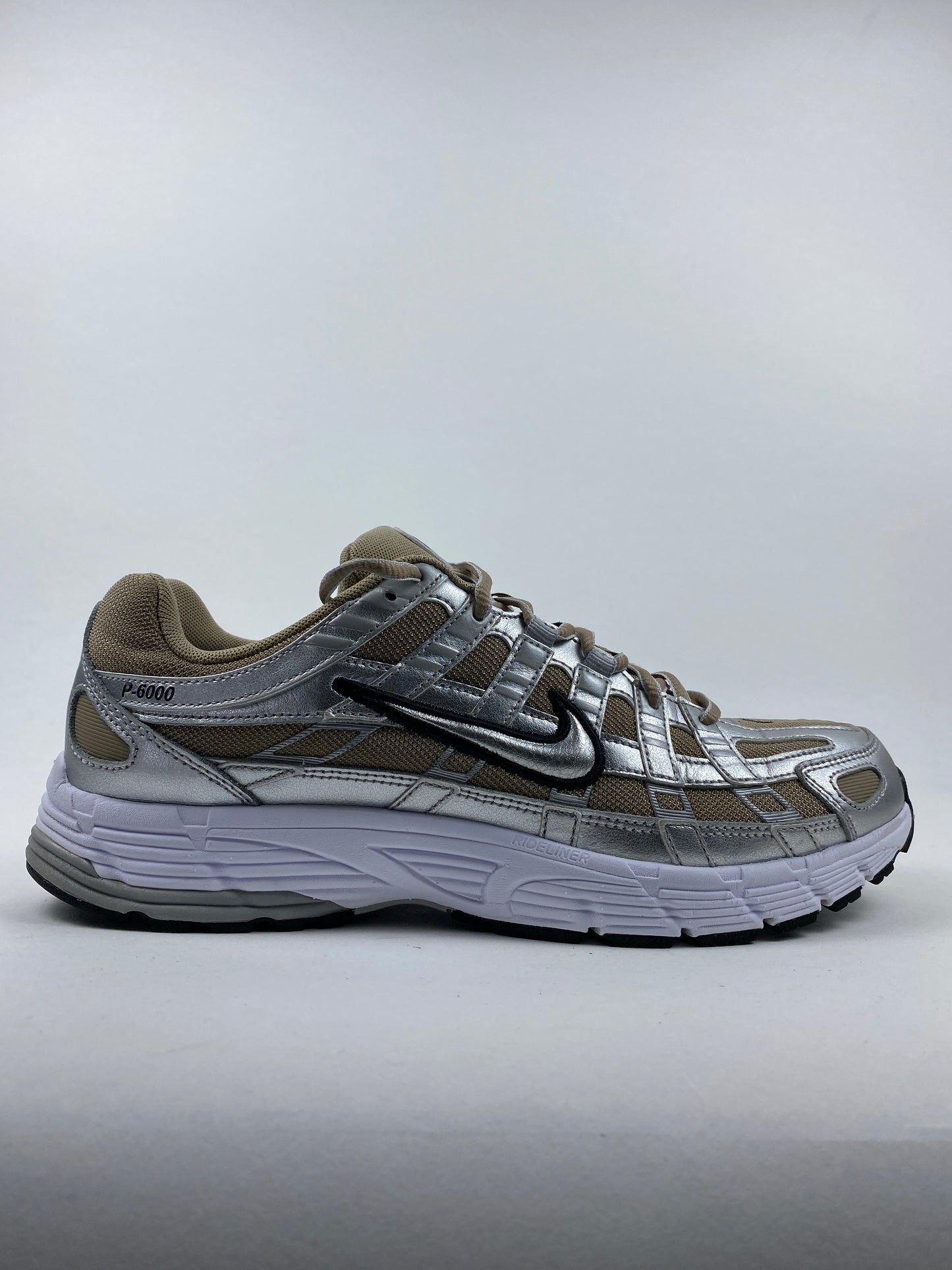 Nike P-6000 Khaki Metallic Silver (Taille 44)