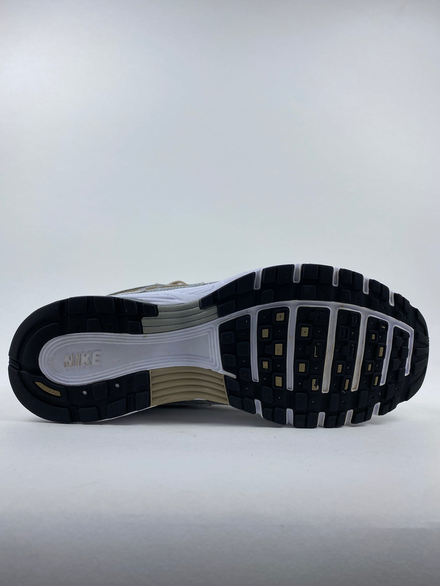 Nike P-6000 Khaki Metallic Silver (Taille 44)