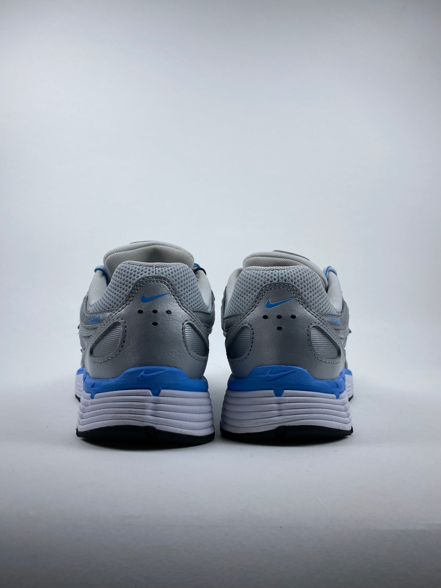 Nike P-6000 Metallic Platinum Pure Platinum Metallic Silver University Blue (Taille 41)