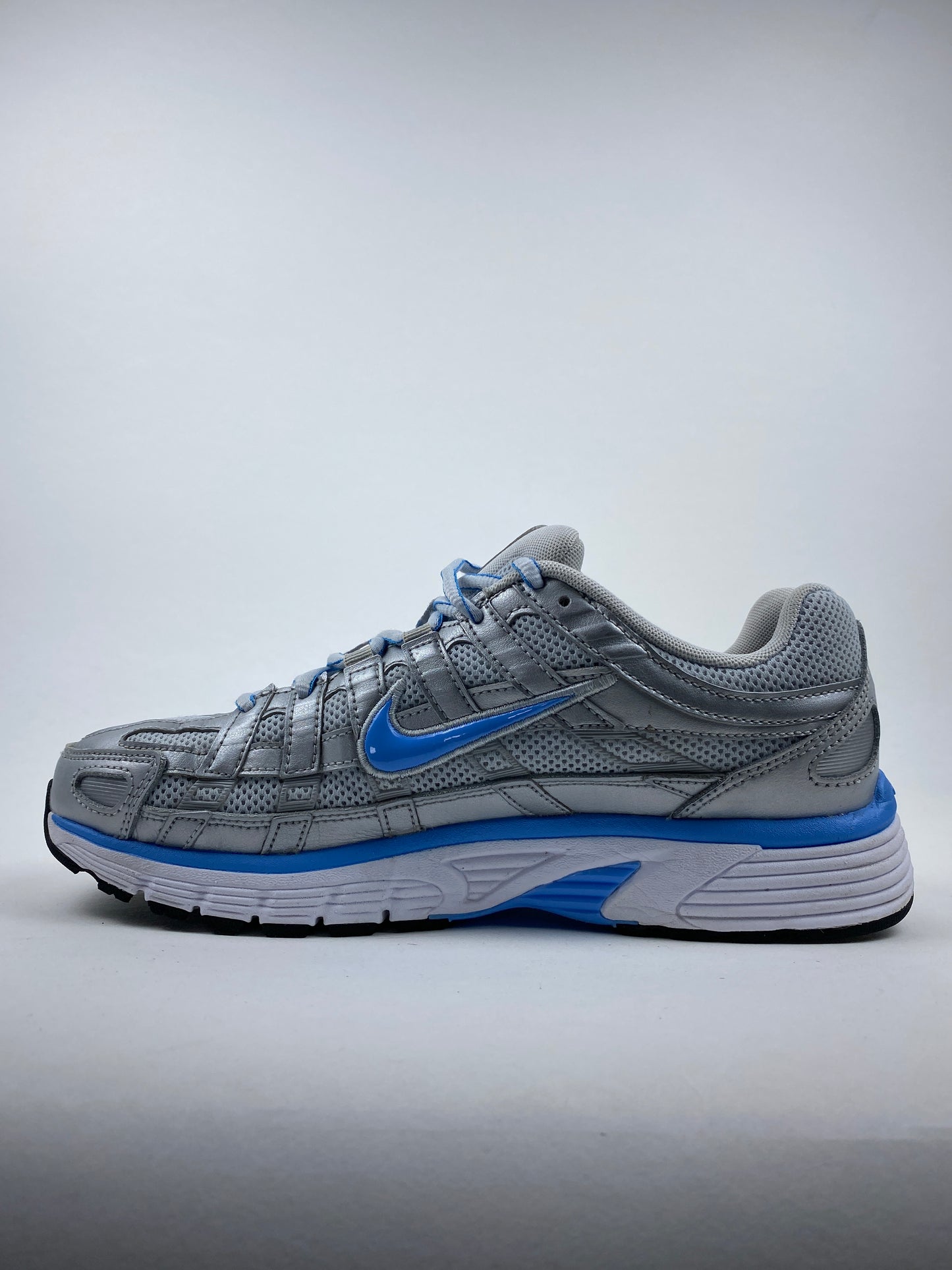 Nike P-6000 Metallic Platinum Pure Platinum Metallic Silver University Blue (Taille 41)