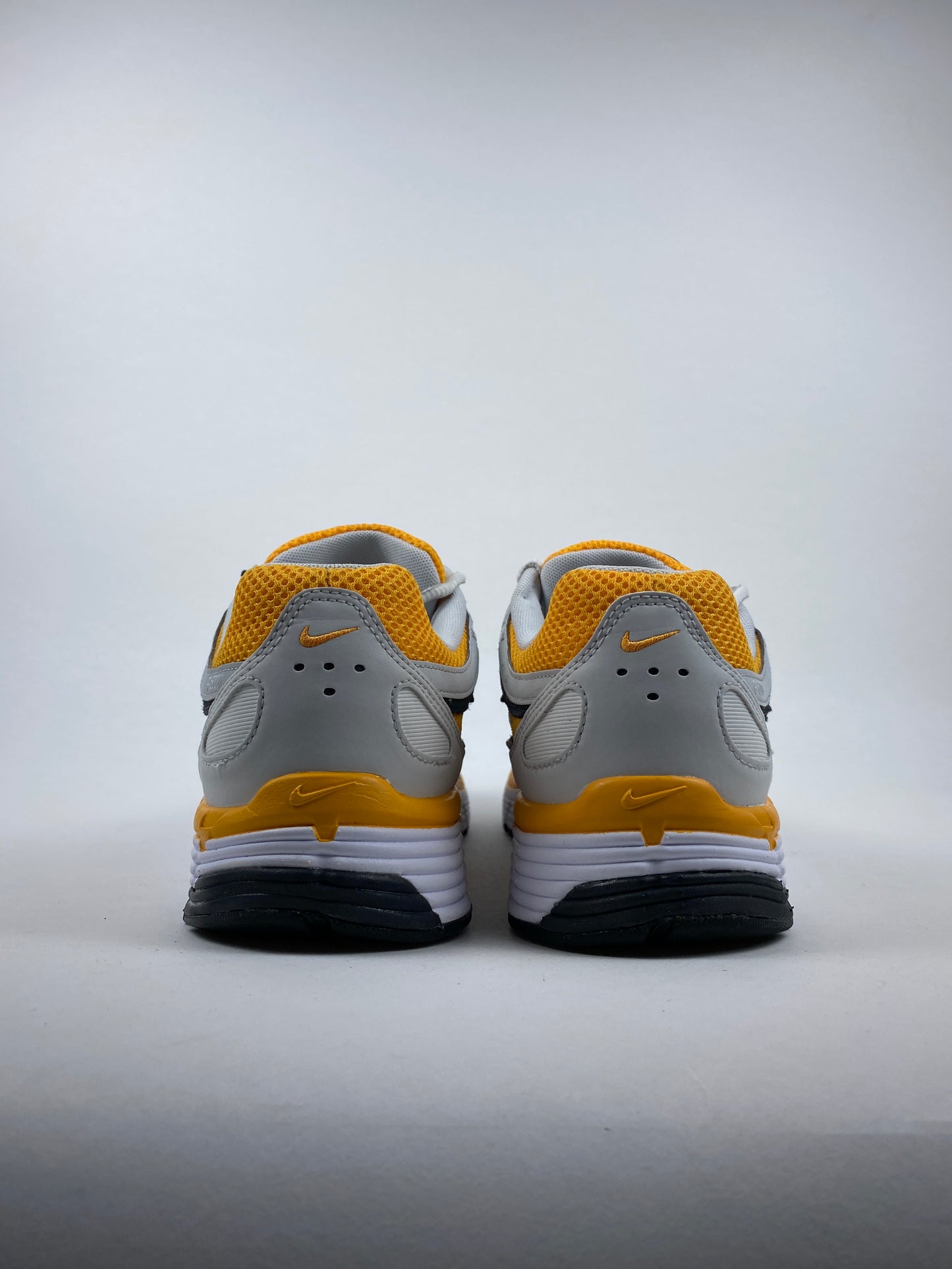 Nike P-6000 Photon Dust Anthracite Orange (Taille 44)