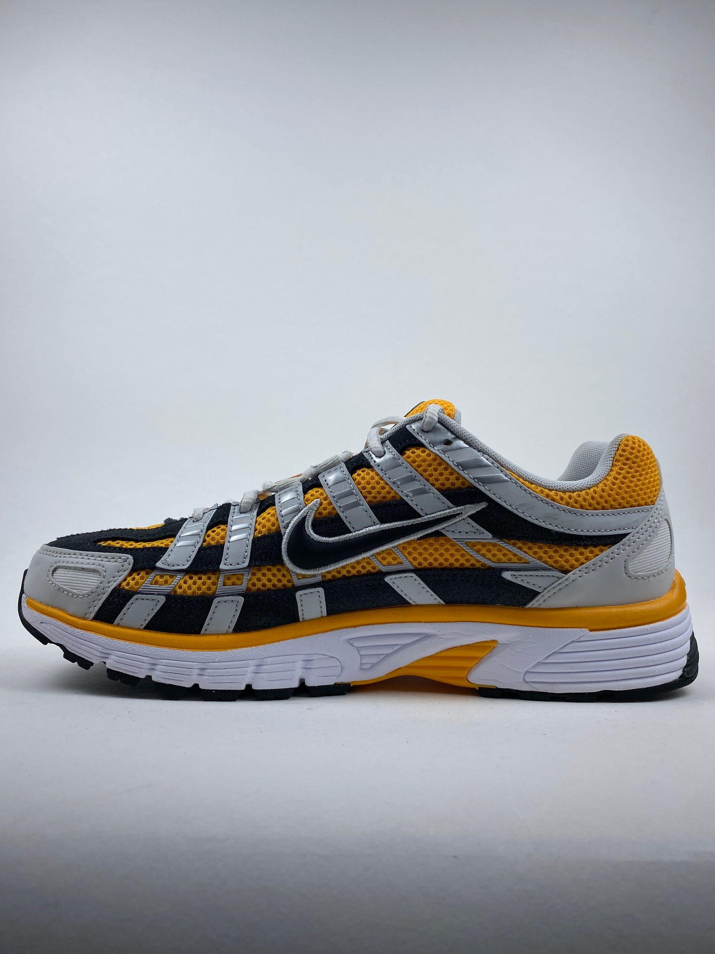 Nike P-6000 Photon Dust Anthracite Orange (Taille 44)