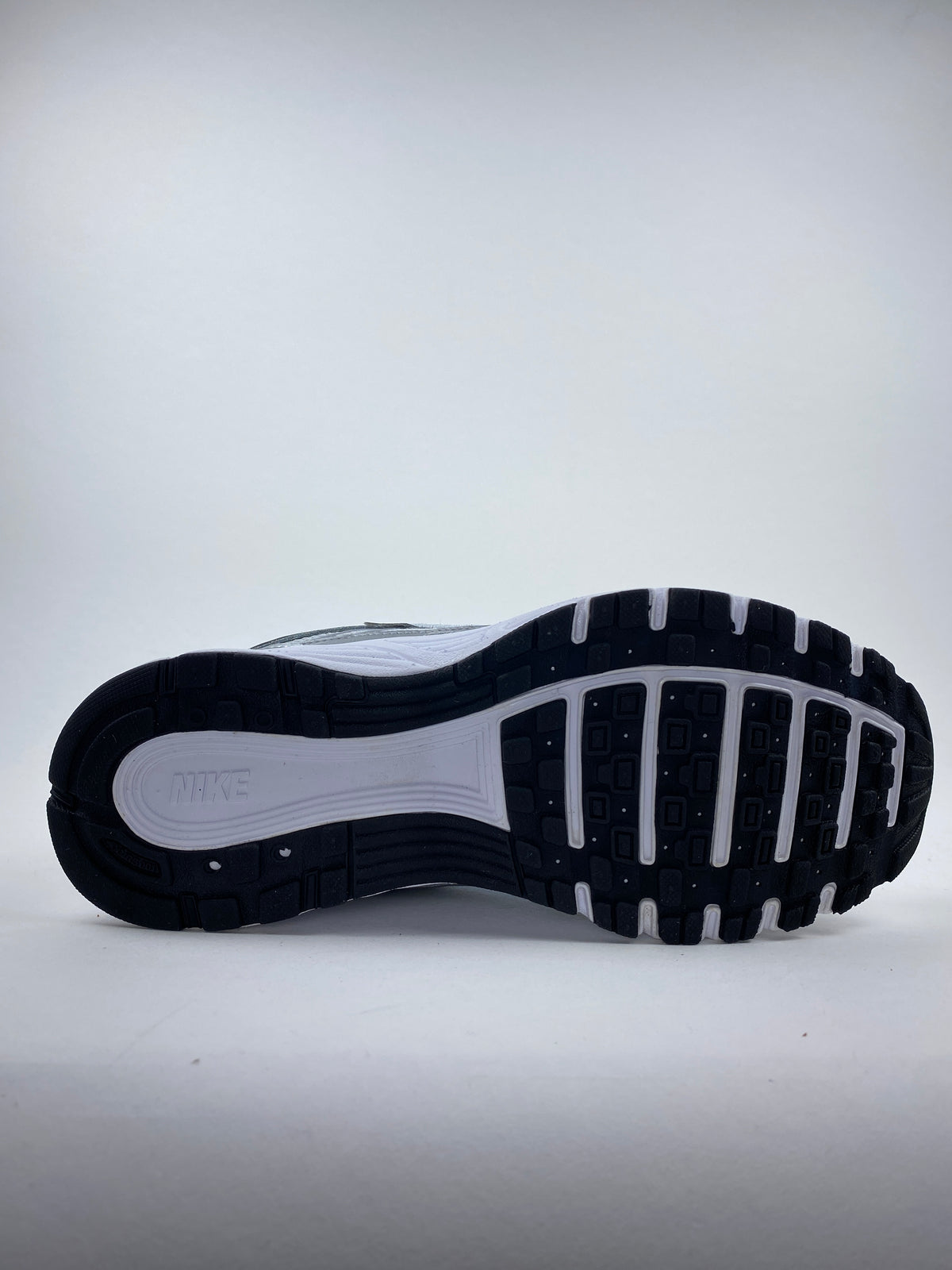 Nike P-6000 Metallic Platinum University Blue (Taille 38)