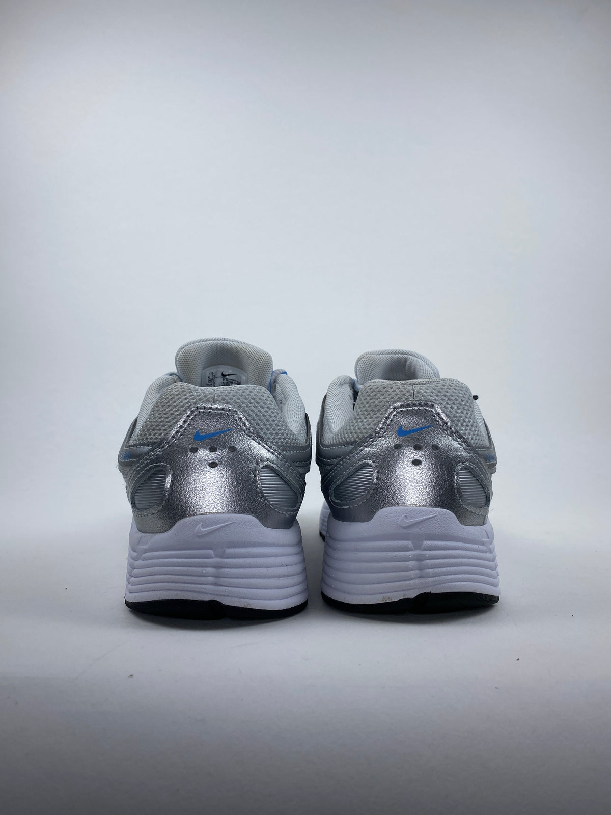 Nike P-6000 Metallic Platinum University Blue (Taille 38)