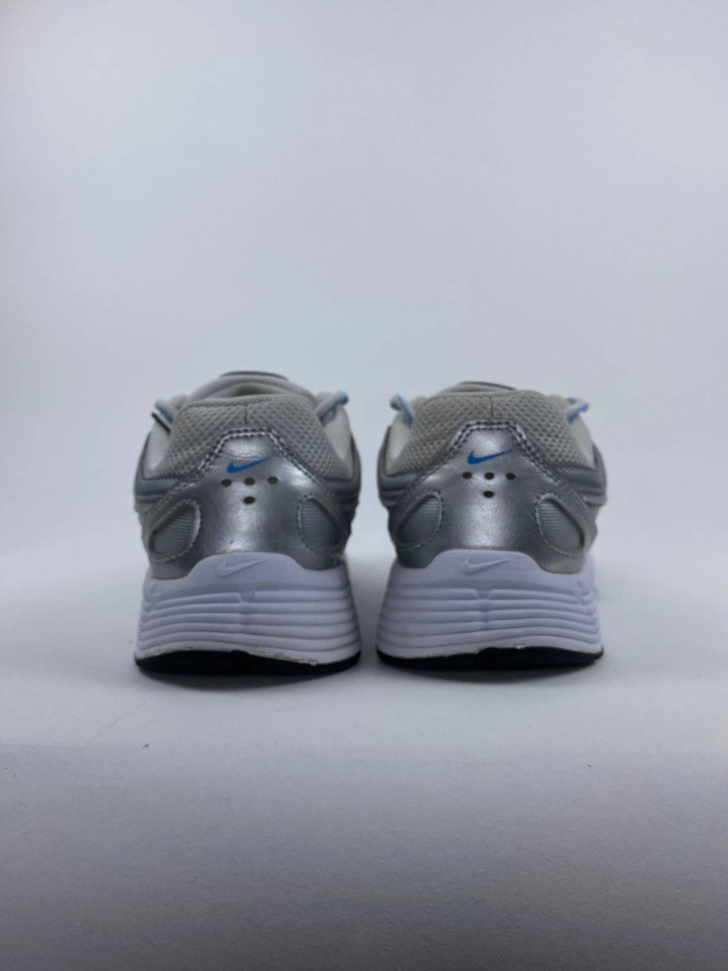 Nike P-6000 Metallic Platinum University Blue (Taille 38)