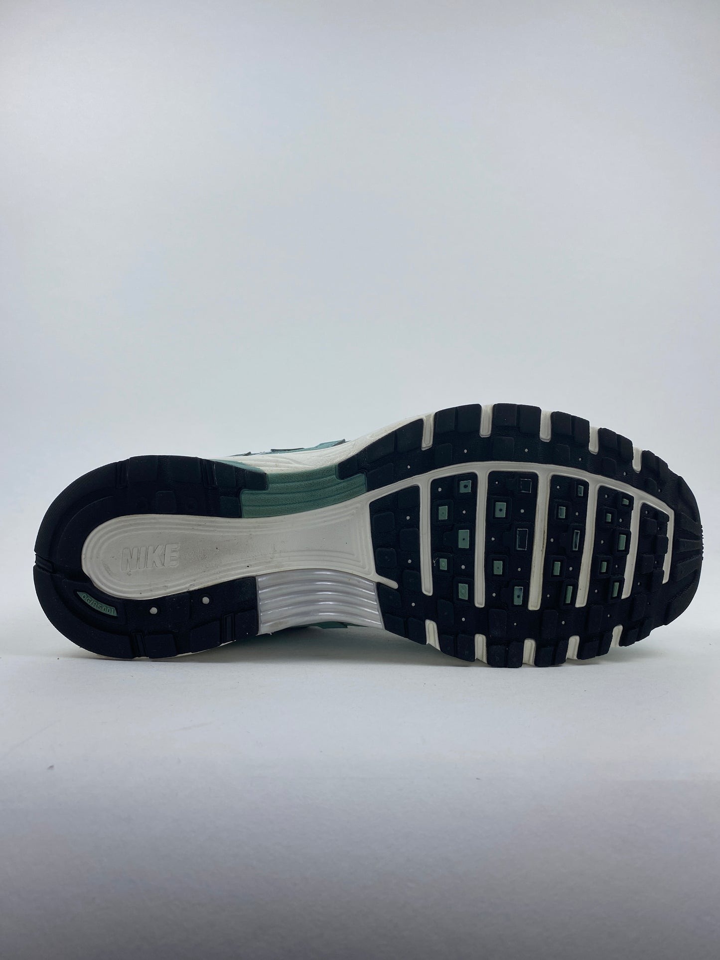 Nike P-6000 Cannon Pearl Platinum (Taille 41)