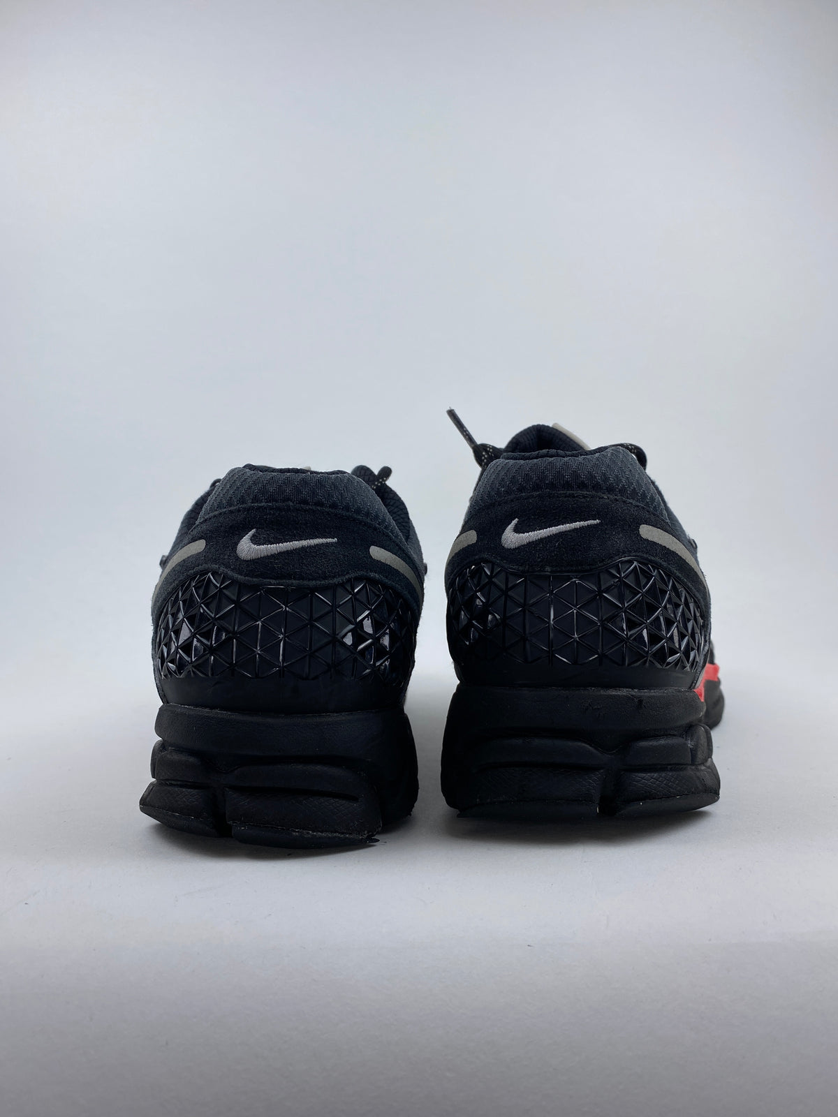 Nike Zoom Vomero 5 Black Metallic University Red (Taille 46)