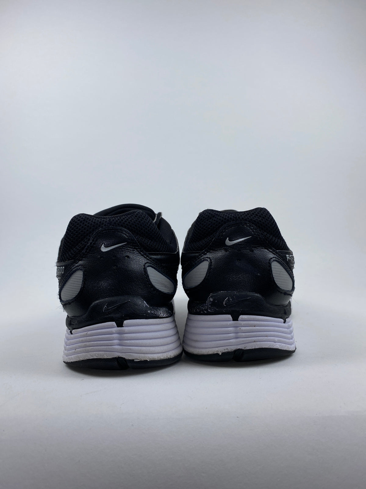 Nike P-6000 Black White Metallic Silver (Taille 45)