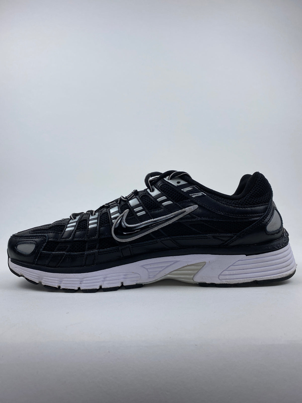 Nike P-6000 Black White Metallic Silver (Taille 45)