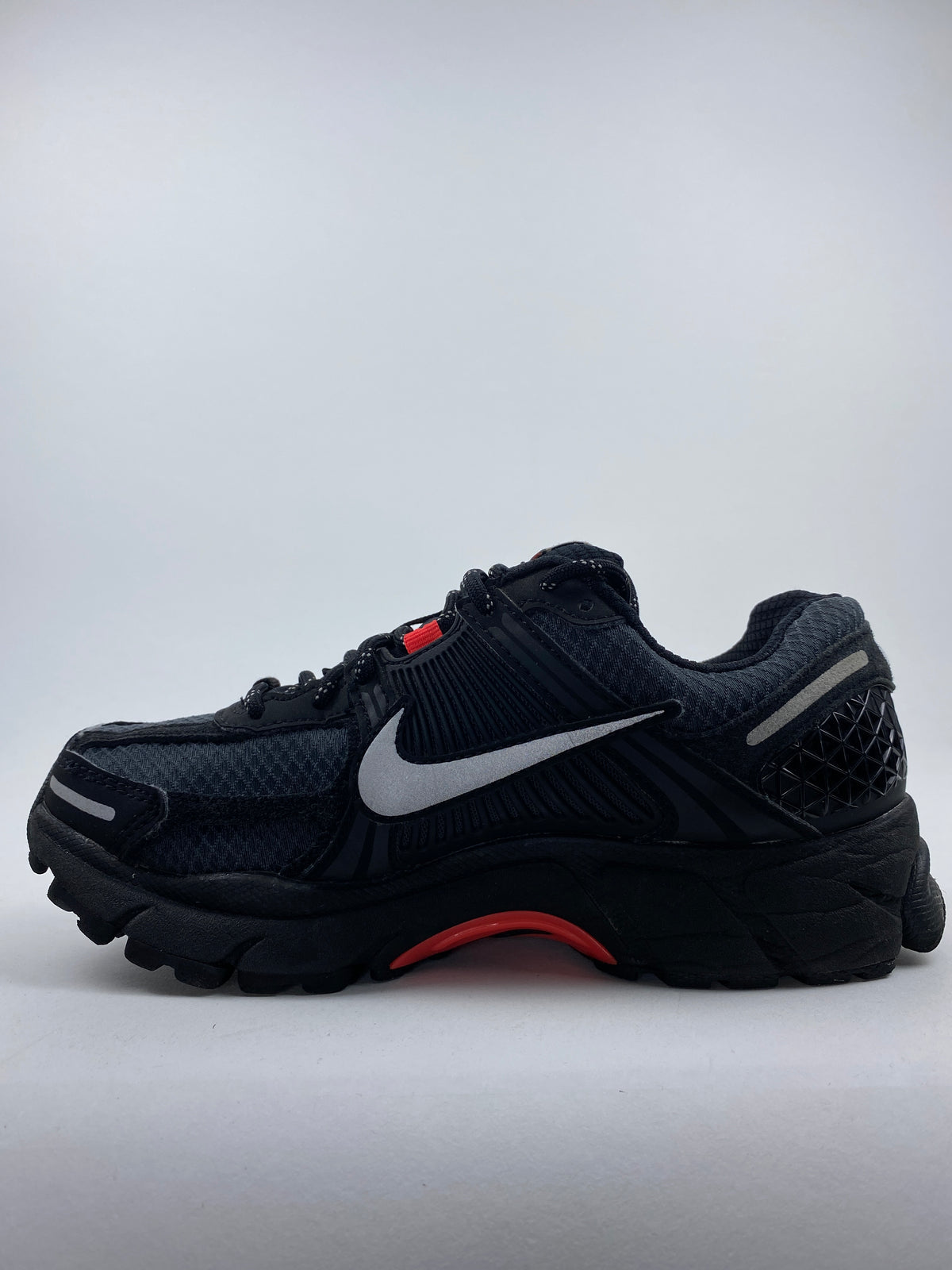 Nike Zoom Vomero 5 Black Metallic University Red (Taille 36)