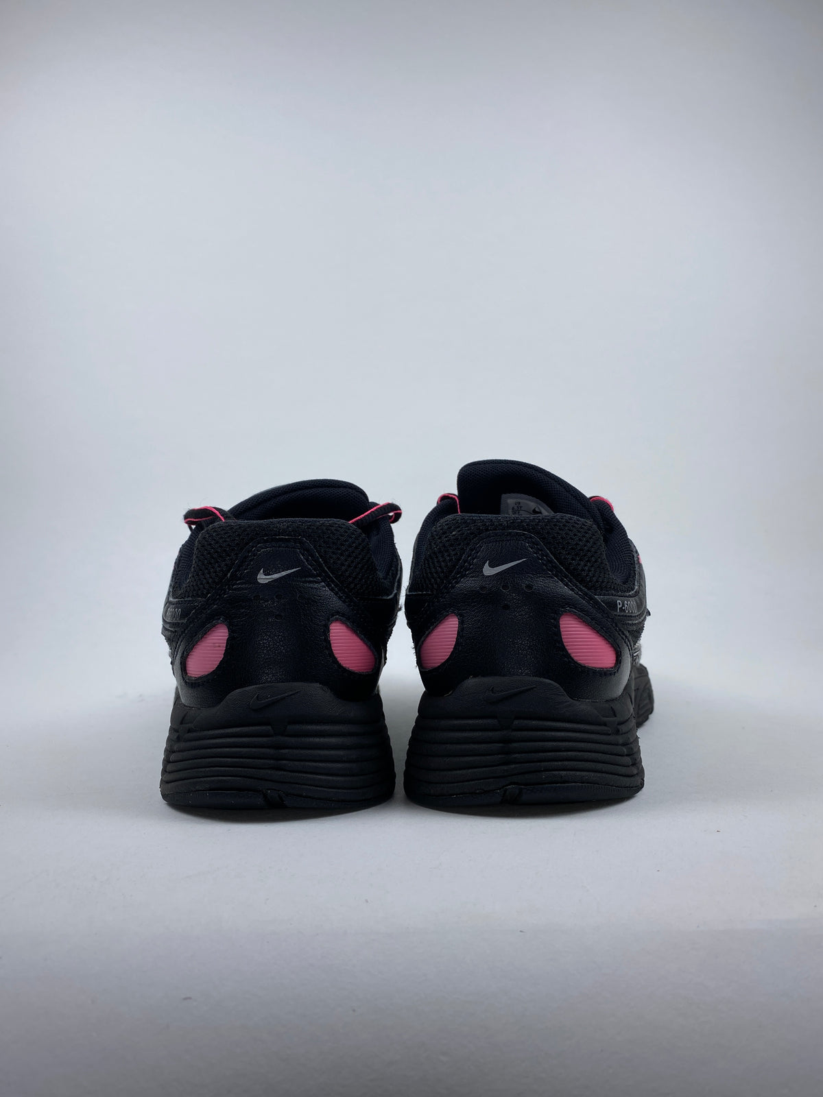 Nike P-6000 Pink Blast Metallic Silver Black (Taille 39)