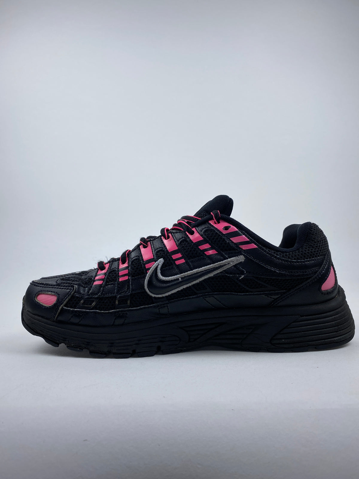 Nike P-6000 Pink Blast Metallic Silver Black (Taille 39)