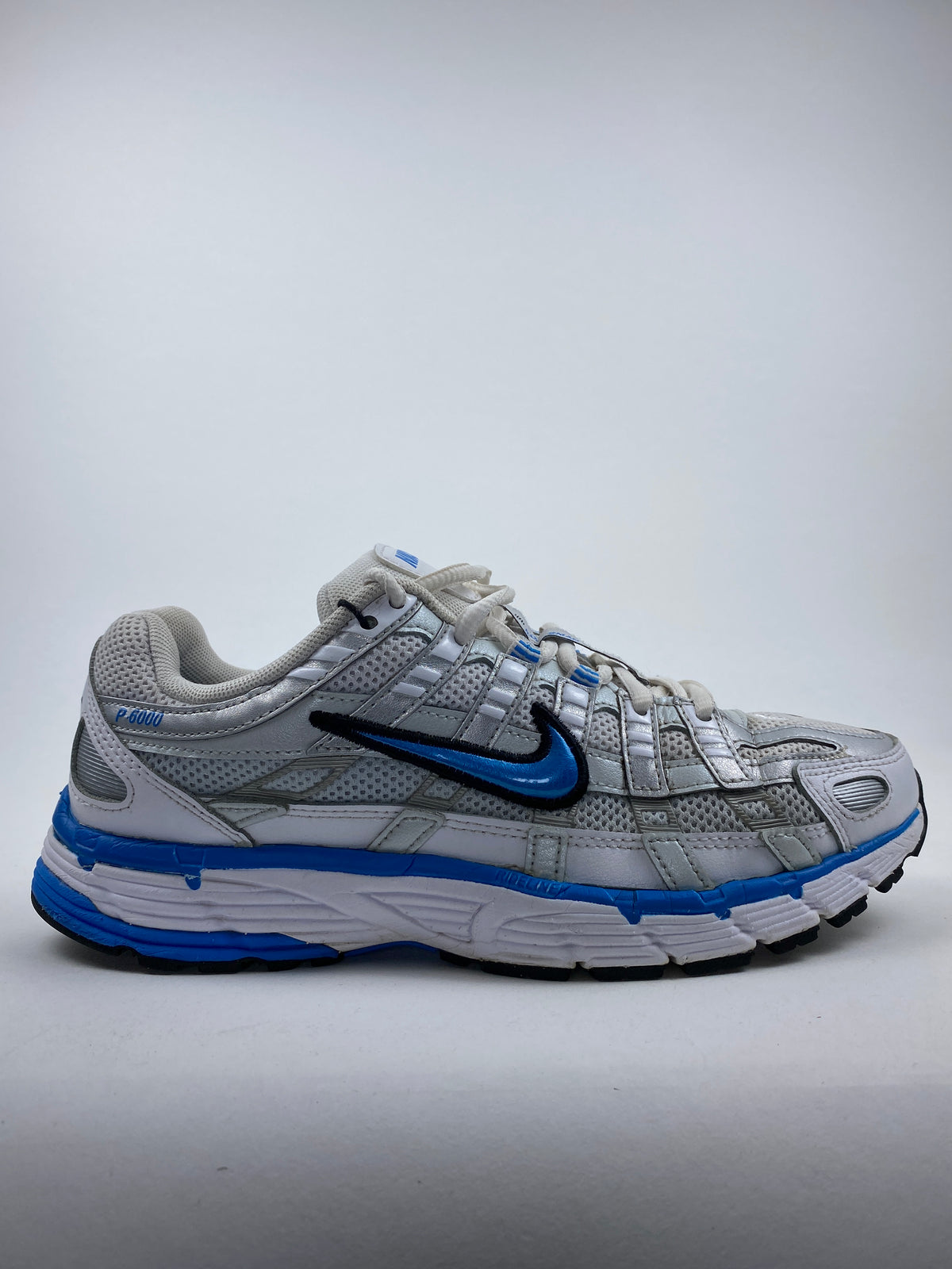 Nike P-6000 Metallic Platinum Photo Blue (Taille 38)
