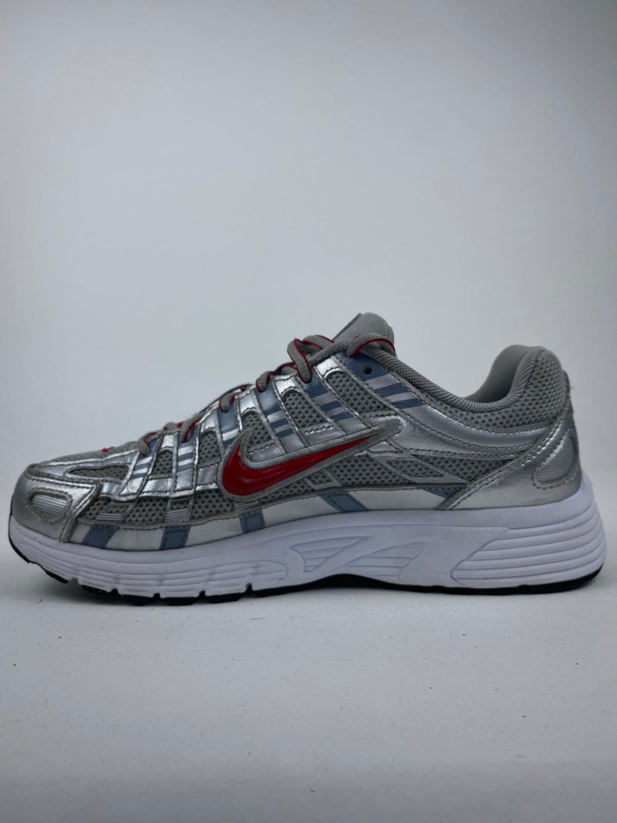 Nike P-6000 Metalic Silver Cool Red ( Taille 39 )