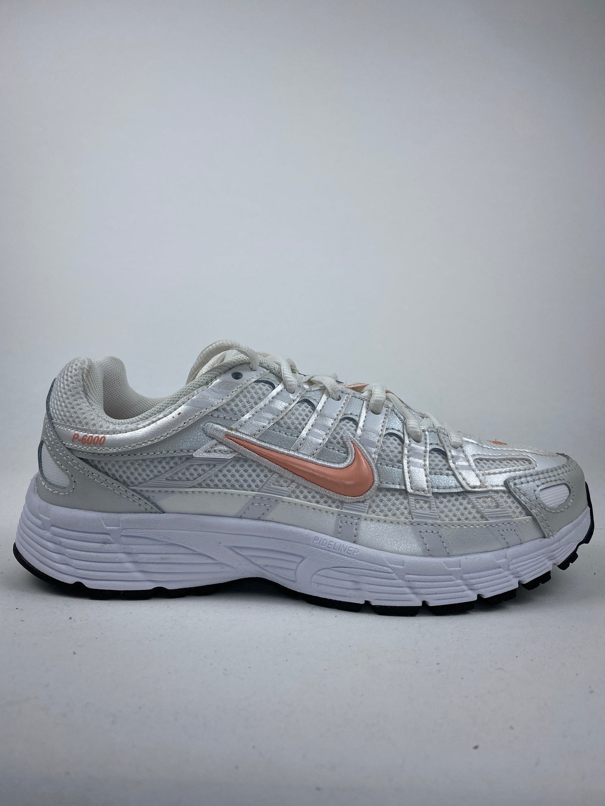 Nike P-6000 Summit White Apricot Agate ( Taille 36 )