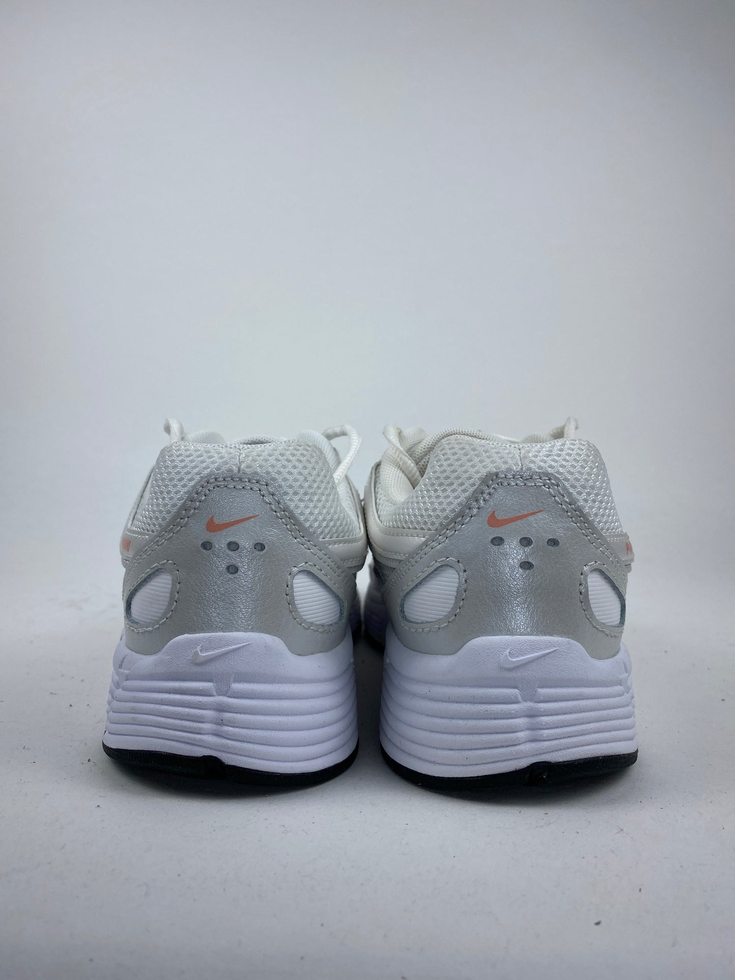 Nike P-6000 Summit White Apricot Agate ( Taille 36 )