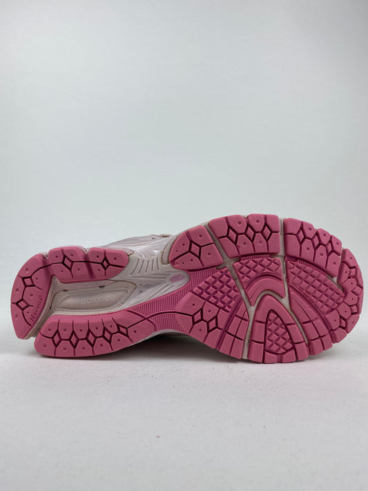 New Balance 2002R Rose ( Taille 38.5 )