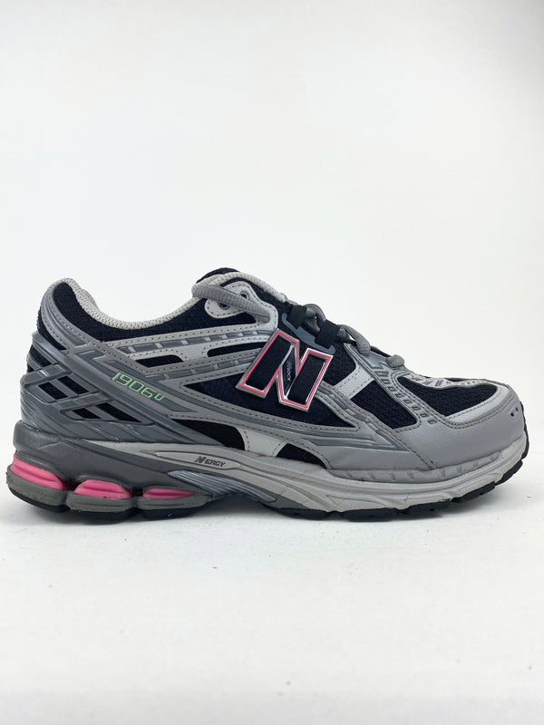New Balance 1906U Grey Pink Courir Exclusive