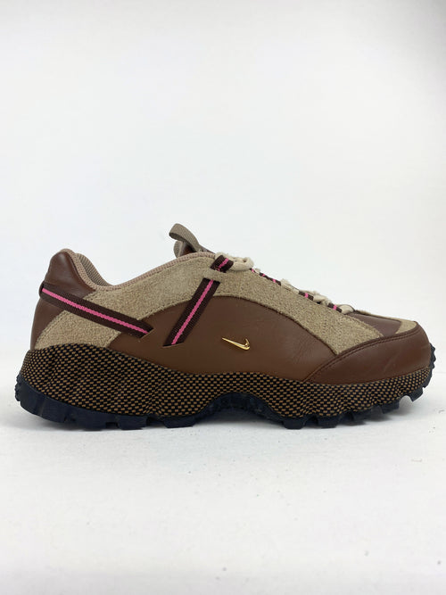 Nike Air Humara LX Jacquemus Ale Brown Gold (Taille 42,5)