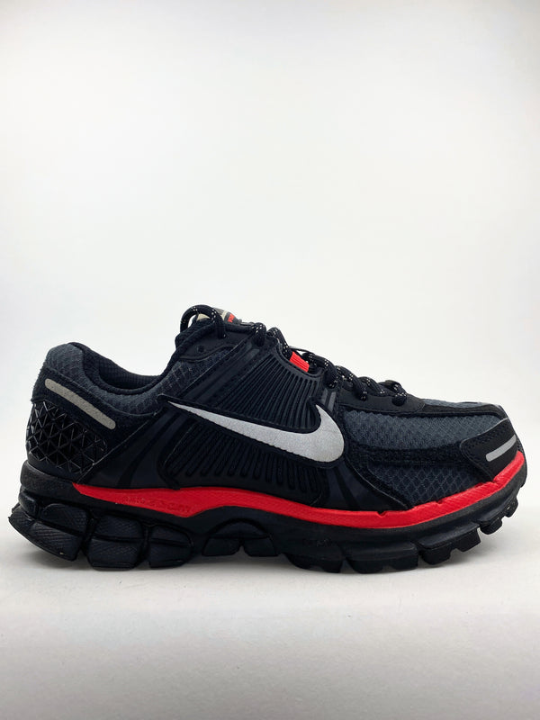 Nike Zoom Vomero 5 Black Metallic University Red
